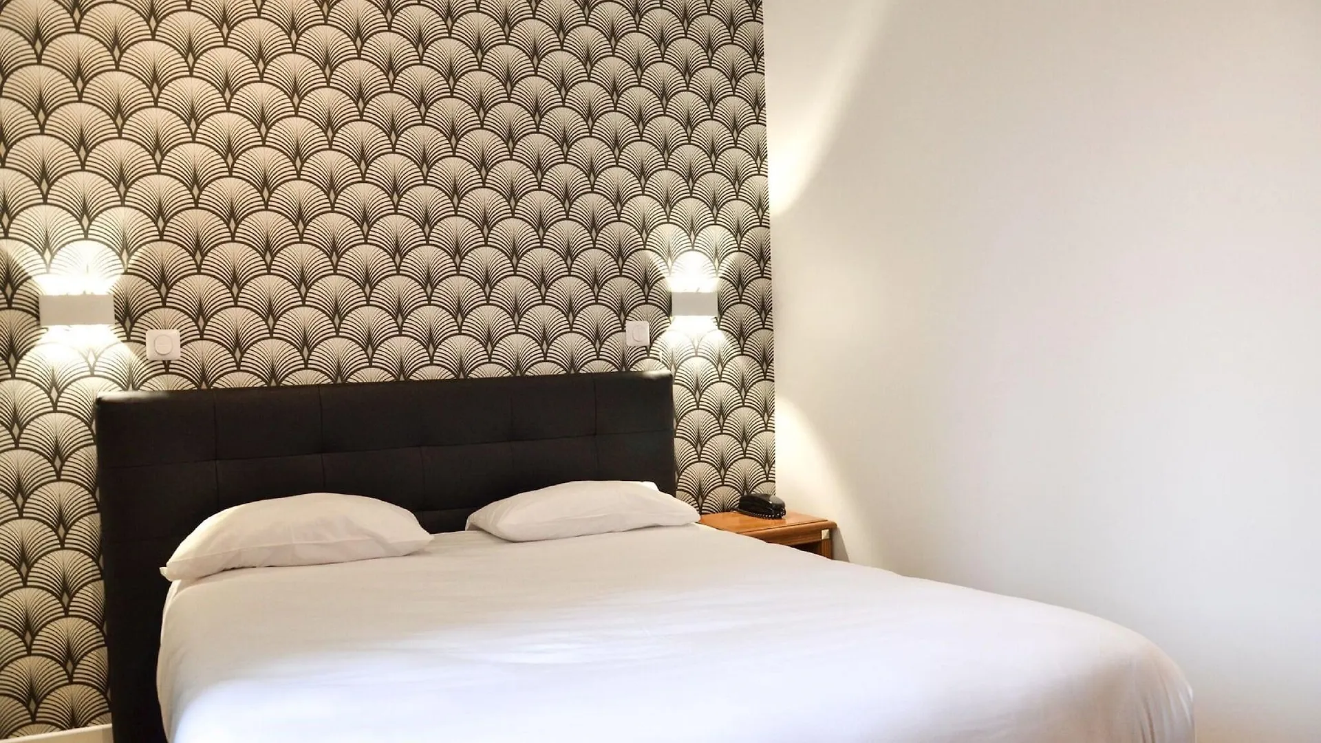 Hotel De La Perdrix Rouge 2*