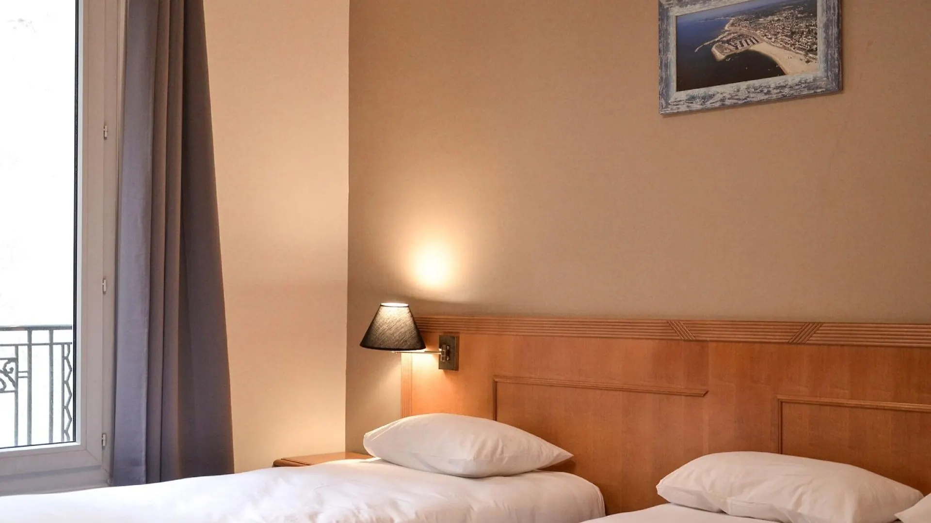 Hotel De La Perdrix Rouge Paris
