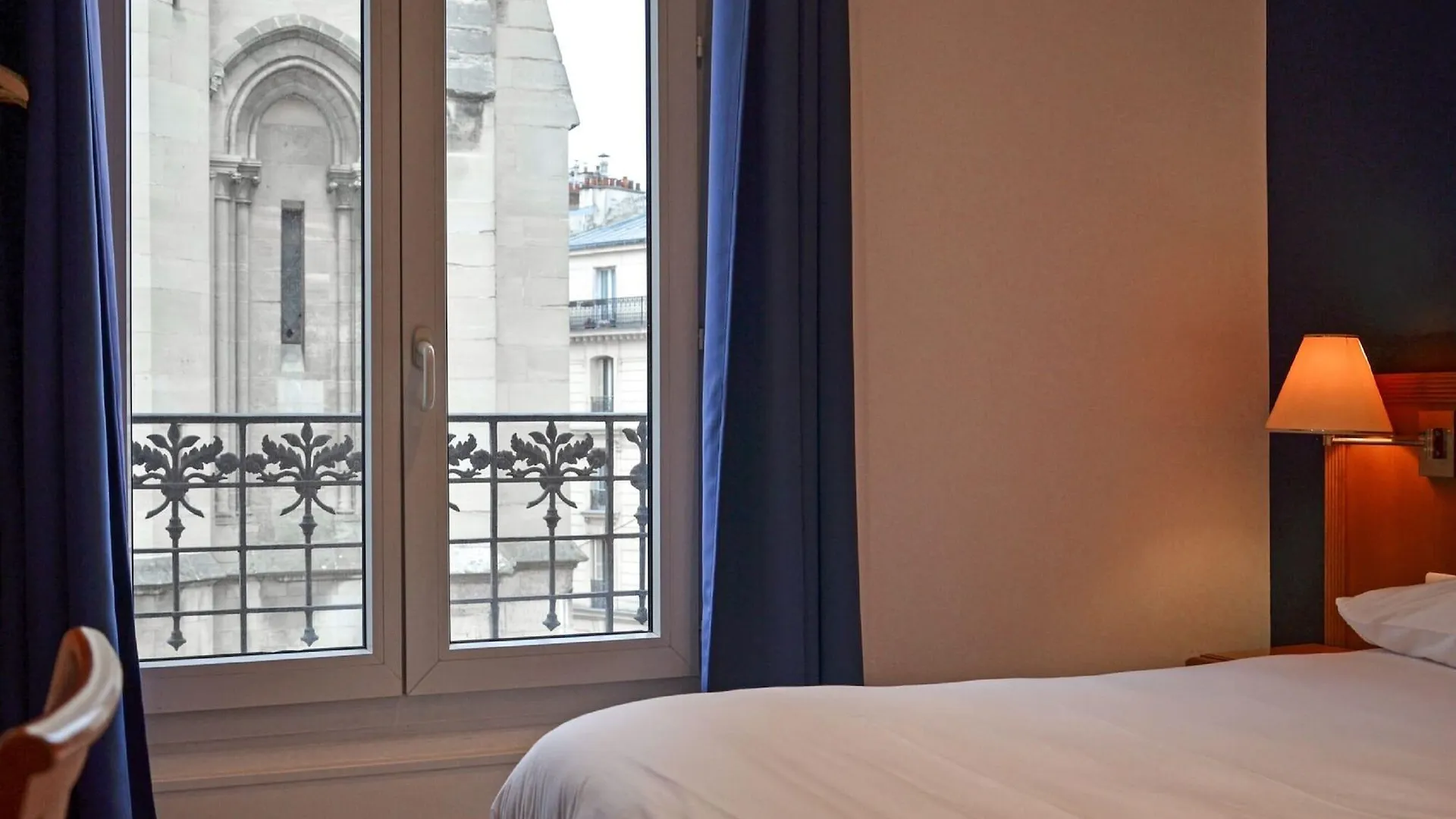 Hotel De La Perdrix Rouge 2*