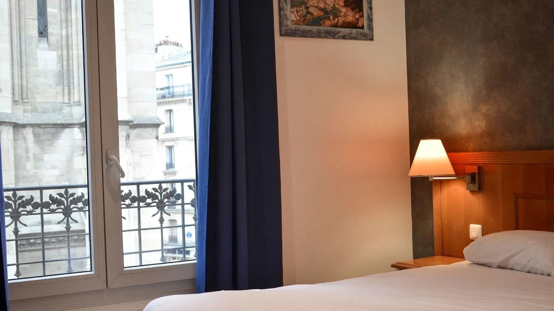 De La Perdrix Rouge Hotel Paris