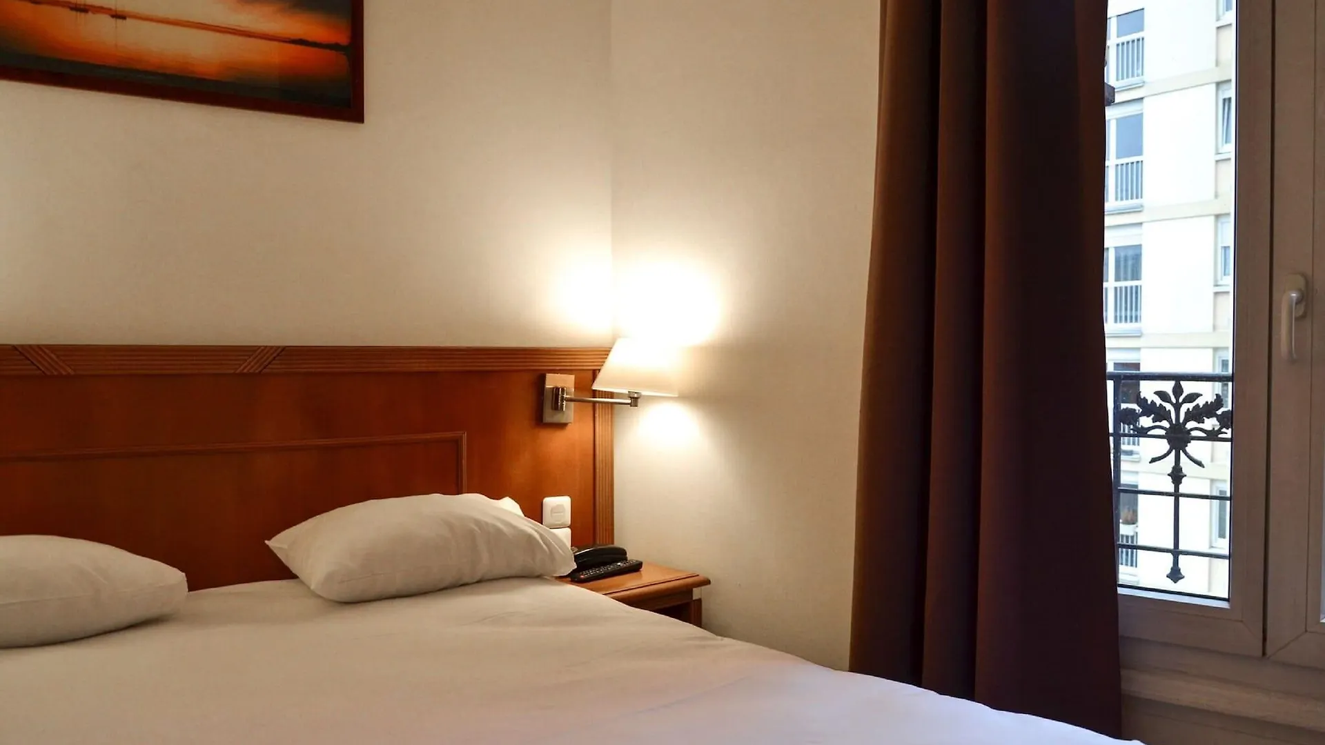 De La Perdrix Rouge Hotel Paris