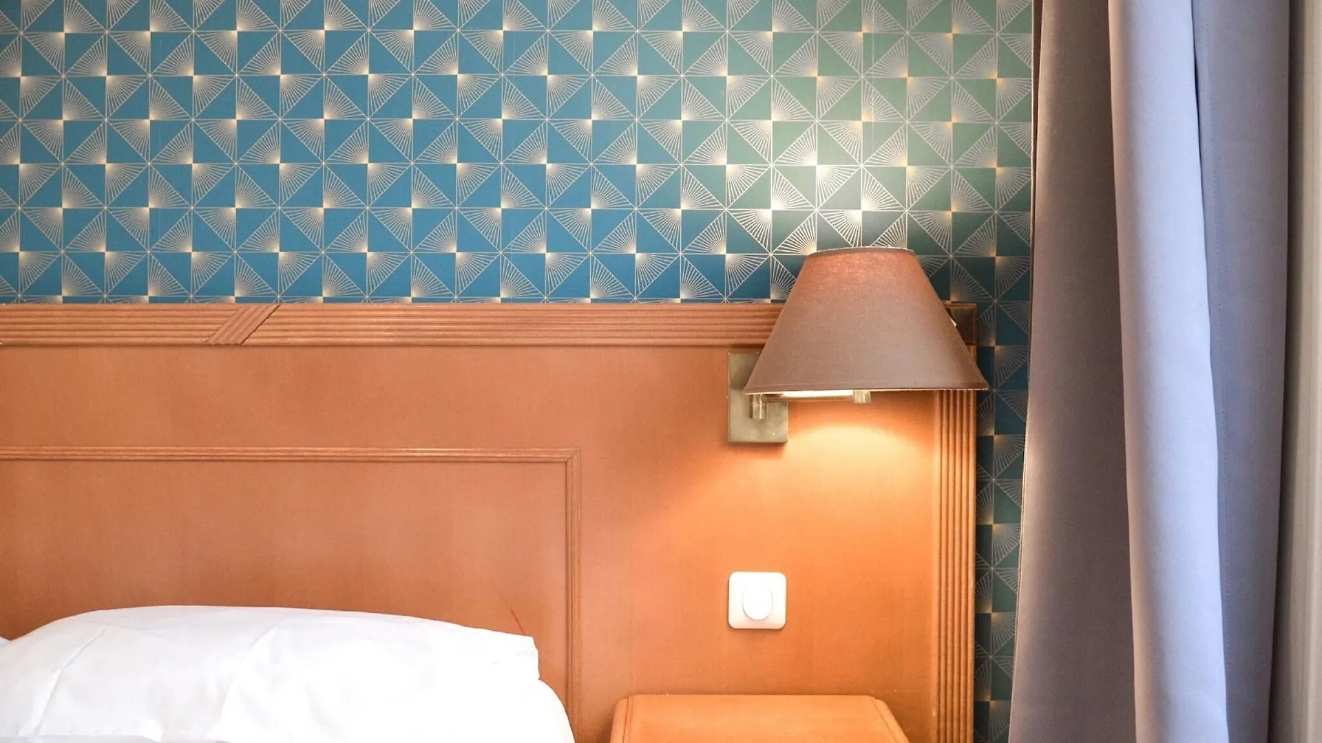 Hotel De La Perdrix Rouge 2*