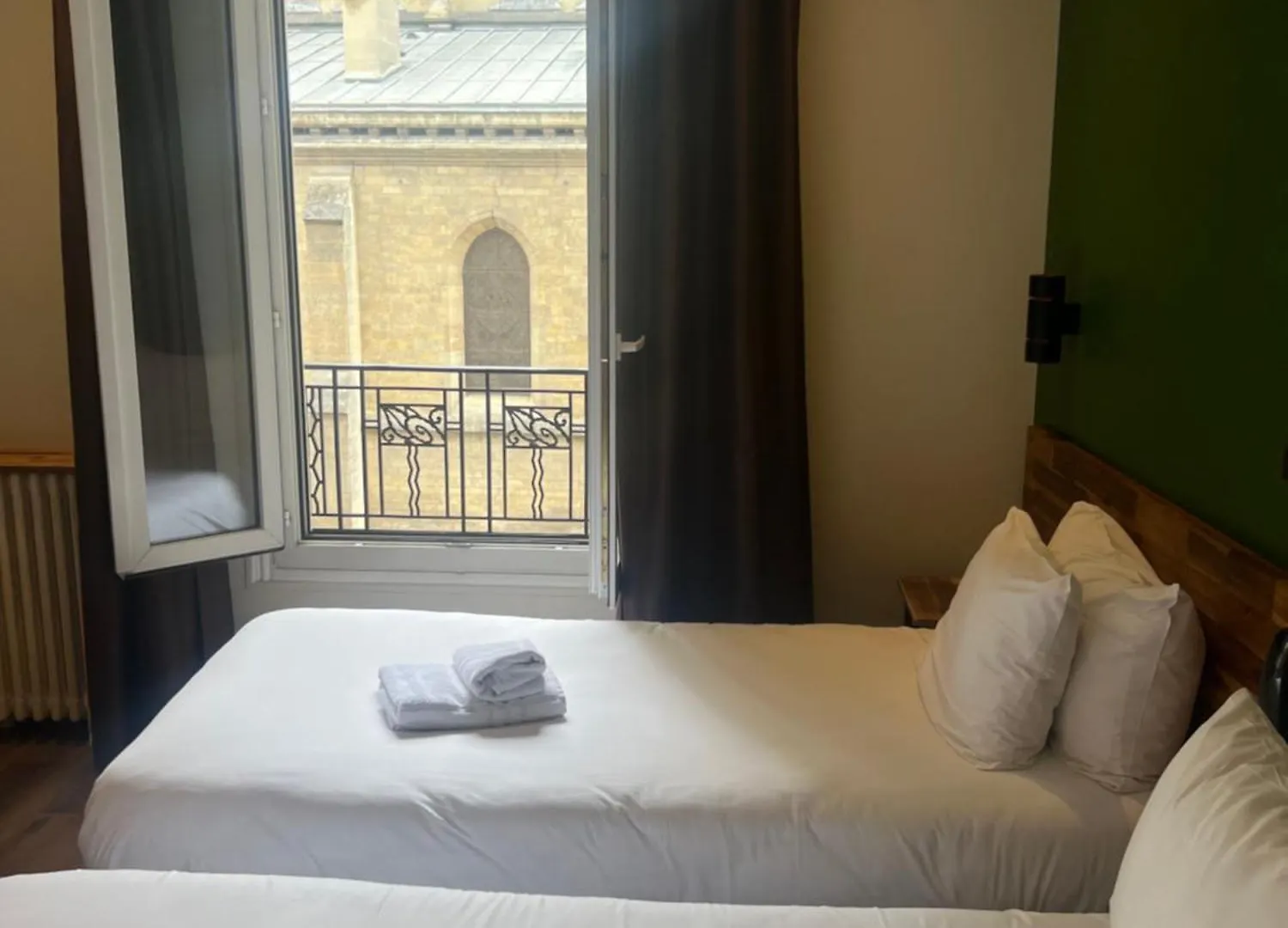 Hotel De La Perdrix Rouge 2*