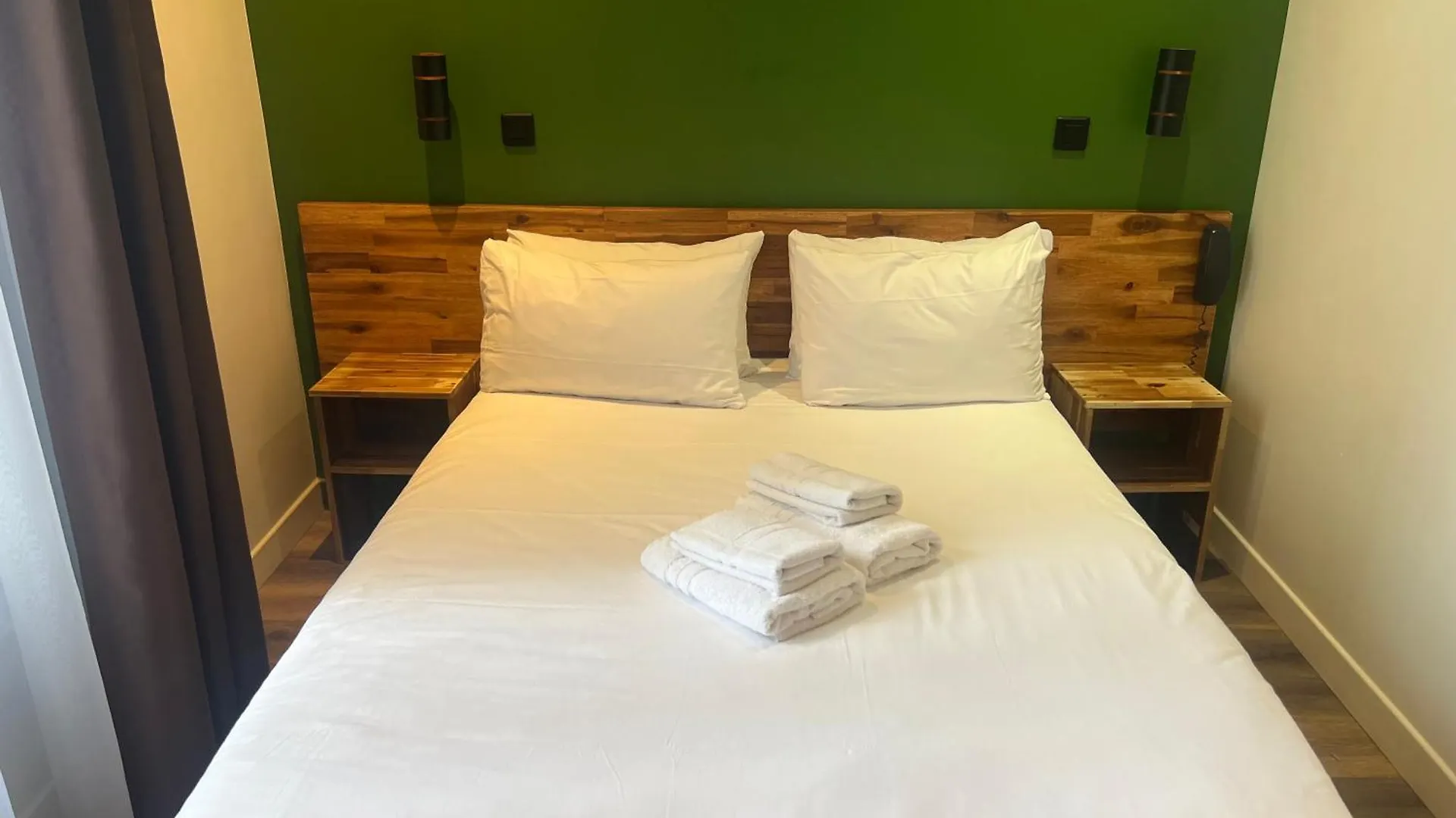 De La Perdrix Rouge Hotel Paris