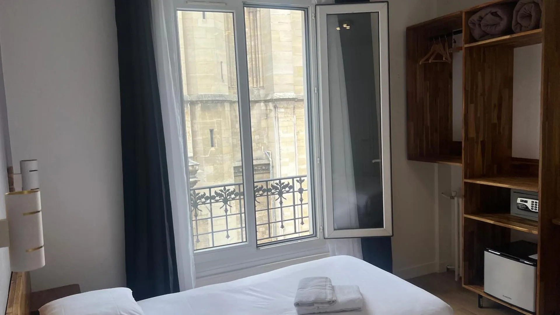 De La Perdrix Rouge Paris