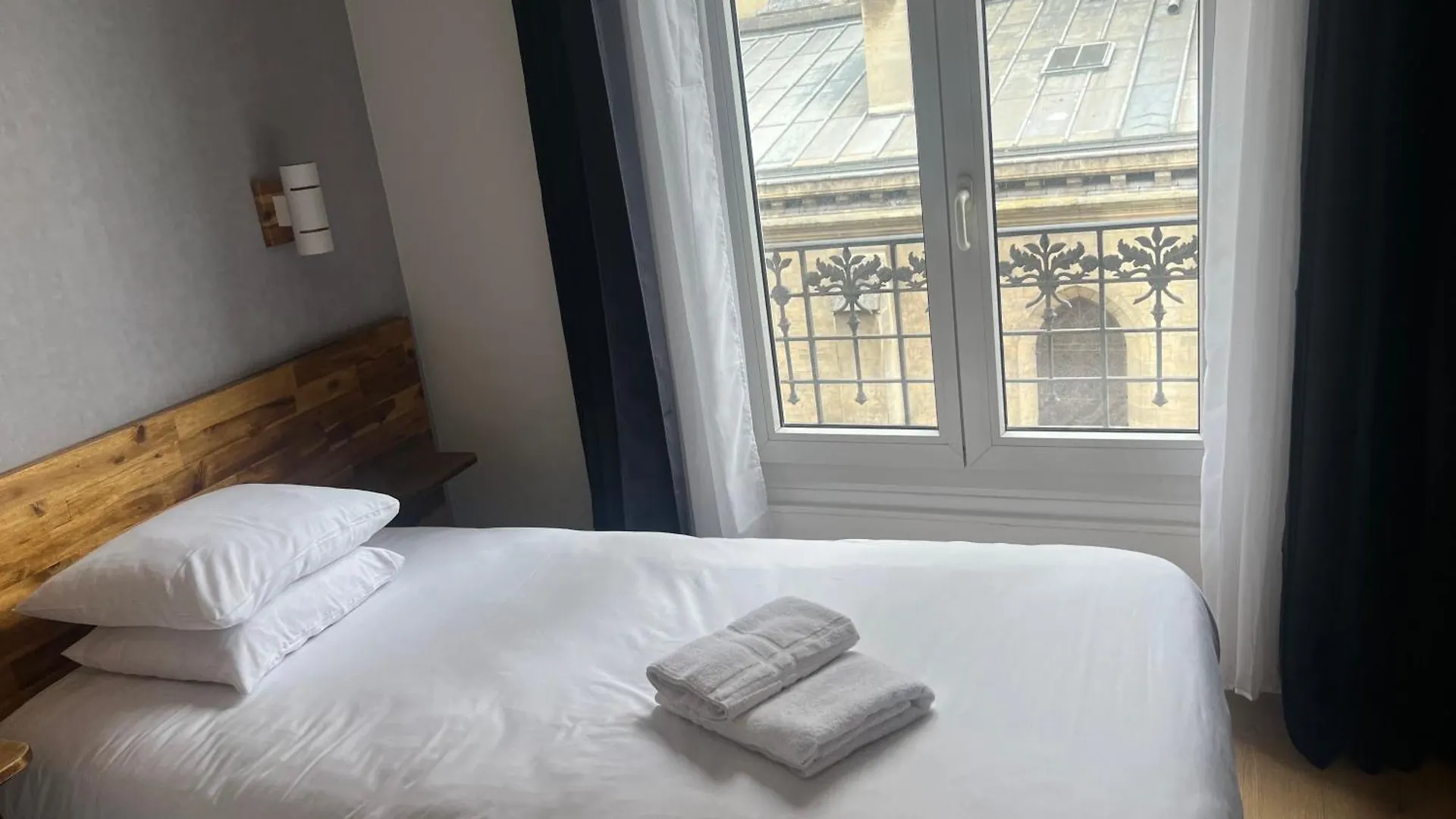 De La Perdrix Rouge Paris